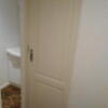 ホテルシティ(立川市/ラブホテル)の写真『407号室、トイレのドアは引き戸です。』by もんが～
