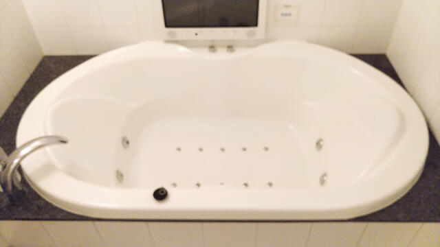 メタルウエーブ(墨田区/ラブホテル)の写真『405号室 バスルーム浴槽』by 午前３時のティッシュタイム