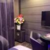 HOTEL GERBERA(ガーベラ)(豊島区/ラブホテル)の写真『303号室 ベッド右サイドから見た室内』by ACB48