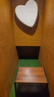 スイーツホテル 町田店(町田市/ラブホテル)の写真『210号室、廊下に注文品を置く棚があります。(23,10)』by キジ