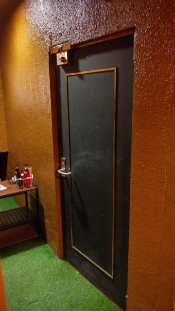 スイーツホテル 町田店(町田市/ラブホテル)の写真『210号室、部屋の入口です。(23,10)』by キジ