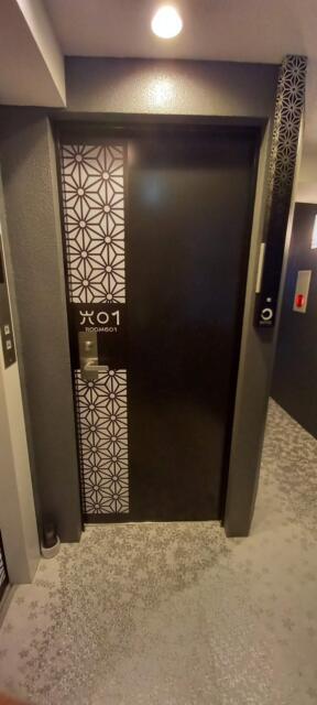 HOTEL OPERA (オペラ)(新宿区/ラブホテル)の写真『601号室　ドア　エレベーター前』by angler