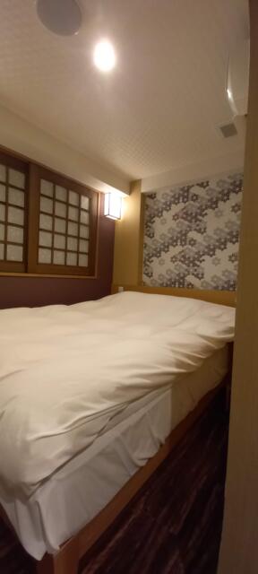 HOTEL OPERA (オペラ)(新宿区/ラブホテル)の写真『601号室　室内全景　右手前はわずかに通れる隙間あり。』by angler