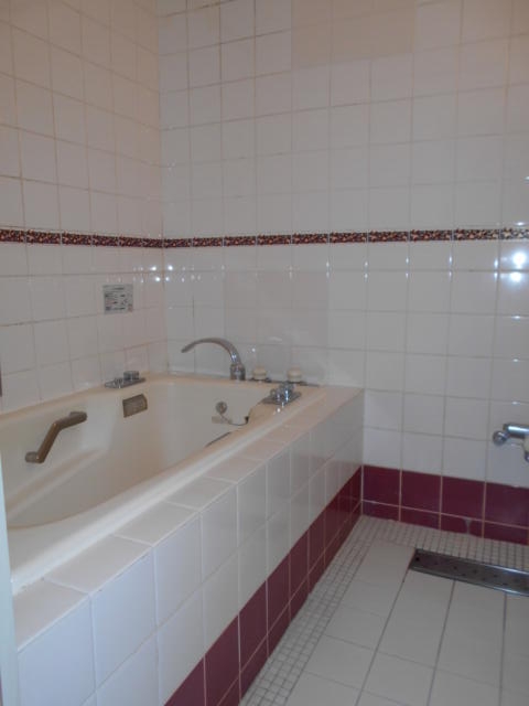 ホテル エルミタージュ(長崎市/ラブホテル)の写真『501号室の浴室。ビジネスホテルよりもゆったりしている。』by 猫饅頭