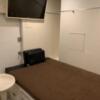 レンタルルーム ASTRO(港区/ラブホテル)の写真『403号室、ベッドの足の方、ベッド下部にはバスタオル置き場』by ゆうじい