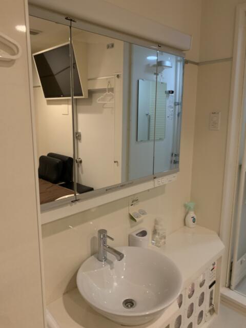 レンタルルーム ASTRO(港区/ラブホテル)の写真『403号室、洗面台。こちらの部屋は鏡張りではないです』by ゆうじい