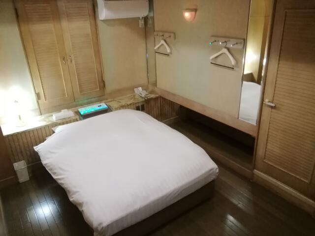 HOTEL LEHUA（レフア）(世田谷区/ラブホテル)の写真『205号室、部屋ソファー側から。(23,10)』by キジ