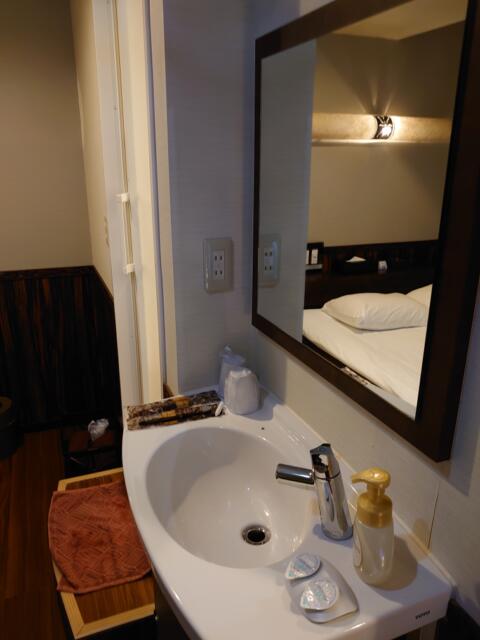 池袋グランドホテル(豊島区/ラブホテル)の写真『306号室　洗面台』by 性欲全開