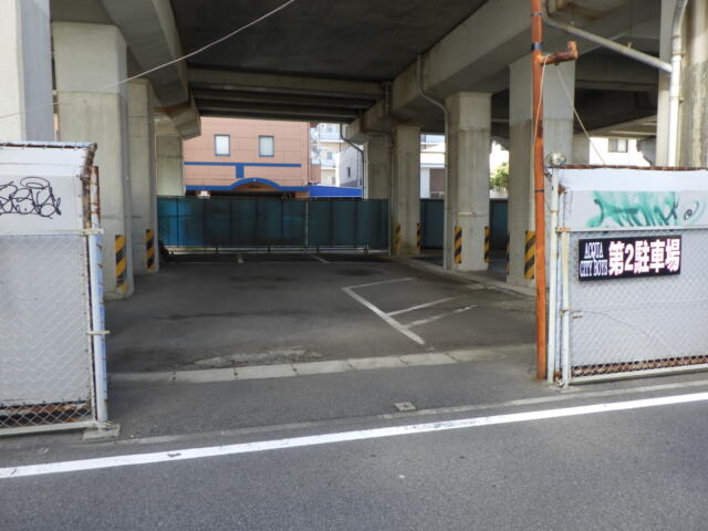 ACQUA CITYBOYS(福岡市西区/ラブホテル)の写真『第2駐車場（高架下）』by ホテルレポったー