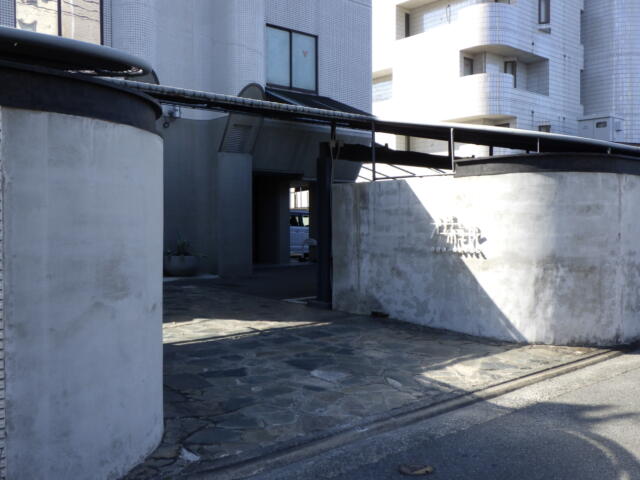 ODO HOTEL～オドホテル～(福岡市西区/ラブホテル)の写真『昼の入り口』by ホテルレポったー