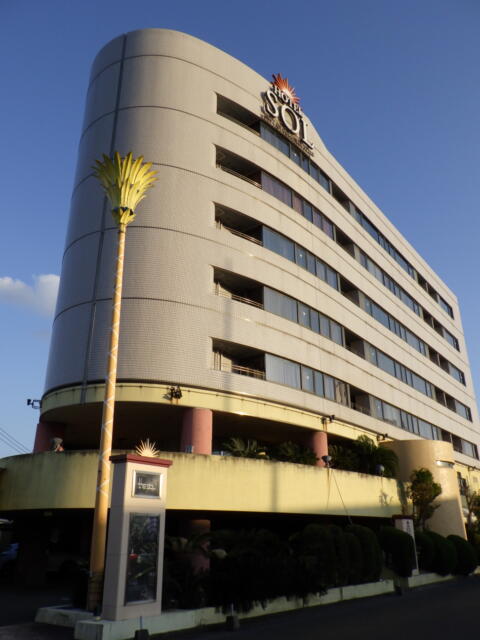 HOTEL SOL 福岡（ソル）(福岡市中央区/ラブホテル)の写真『夕方の外観』by ホテルレポったー