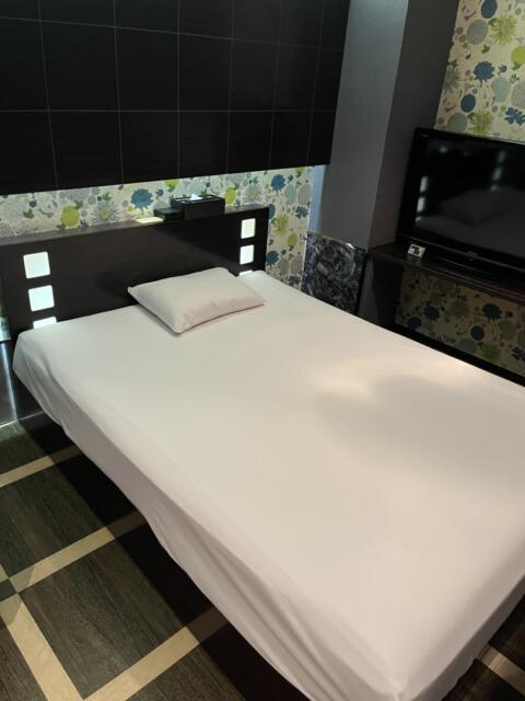 センチュリー(千葉市中央区/ラブホテル)の写真『305号室ベッド』by ニーソ