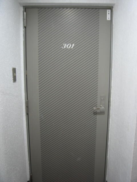 P's Resort Lily（P's Resort別館）(豊島区/ラブホテル)の写真『301号室　ドア』by nognog