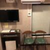 HOTEL アムール(台東区/ラブホテル)の写真『201号室 入室すると正面にテレビと椅子。上には換気扇とエアコン』by みこすりはん