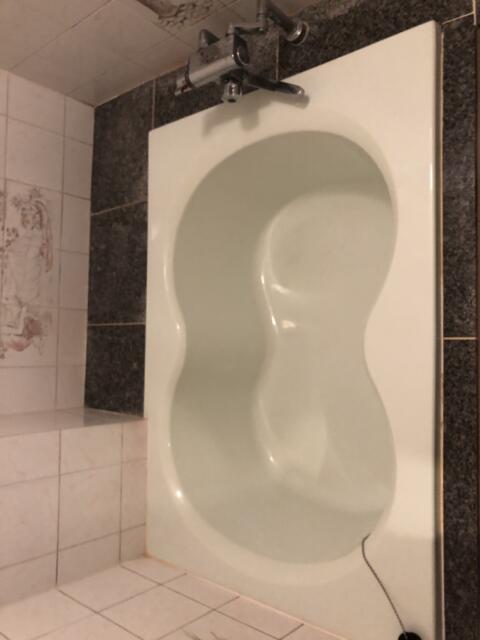 HOTEL アムール(台東区/ラブホテル)の写真『201号室 浴槽は2人でラブラブな感じです』by みこすりはん
