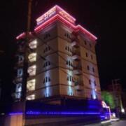 ホテル レインボー(富里市/ラブホテル)の写真『夜の外観』by まさおJリーグカレーよ