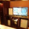 HOTEL VICTORIA RESORT(茅ヶ崎市/ラブホテル)の写真『206号室、TVや冷蔵庫類です。(23,10)』by キジ