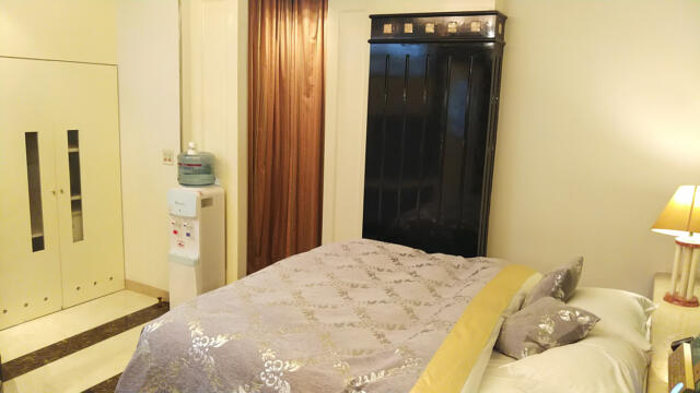 HOTEL RAY FIELD(墨田区/ラブホテル)の写真『801号室 ベッド周辺（１）』by 午前３時のティッシュタイム