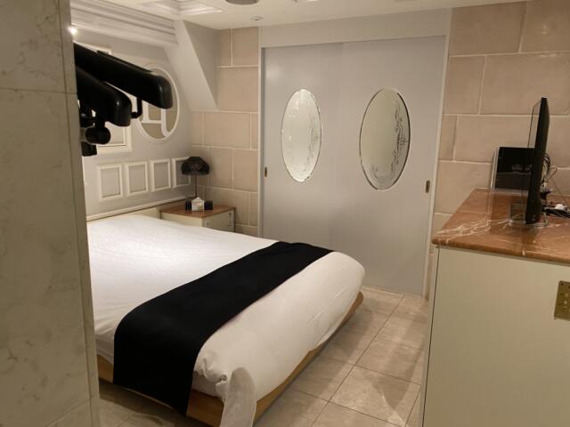 HOTEL STELLATE(ステラート)(新宿区/ラブホテル)の写真『503号室、洗面所からベッド』by トマトなす