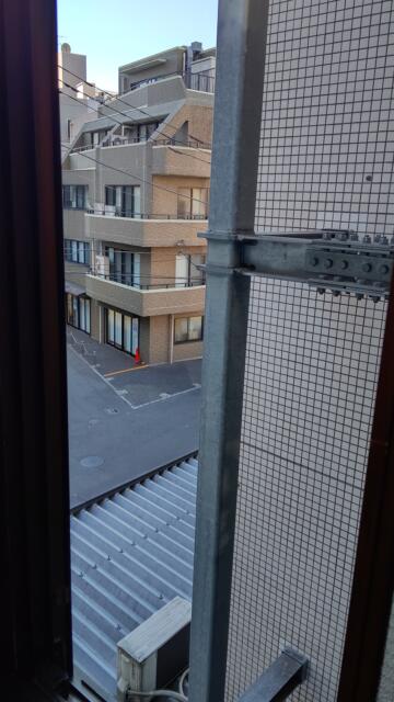 ニューポート(立川市/ラブホテル)の写真『301号室、窓からの景色です。(23,10)』by キジ