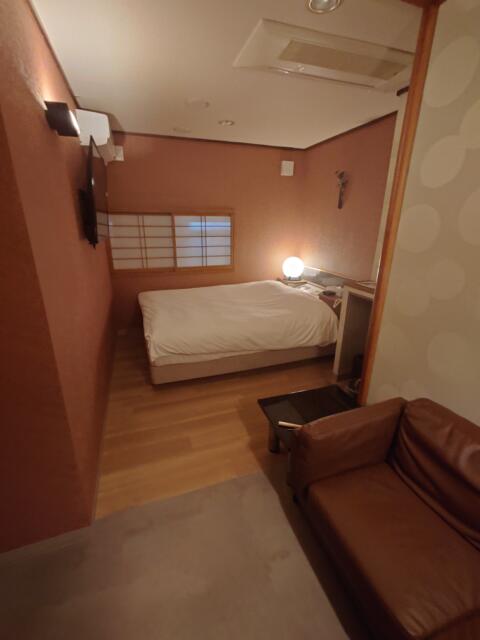 HOTEL 風々(ふふ)(新宿区/ラブホテル)の写真『211号室部屋全体』by そこそこの人生