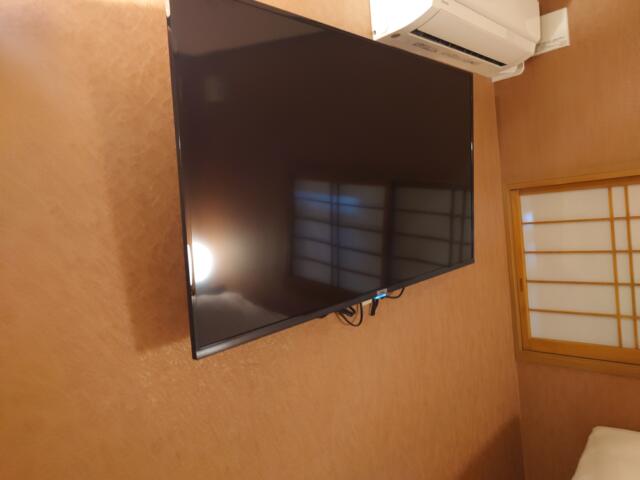 HOTEL 風々(ふふ)(新宿区/ラブホテル)の写真『211号室テレビ』by そこそこの人生