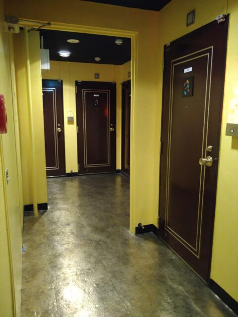 AUGUSTA DUO(アウグスタ デュオ)(台東区/ラブホテル)の写真『３階の廊下』by なめろう