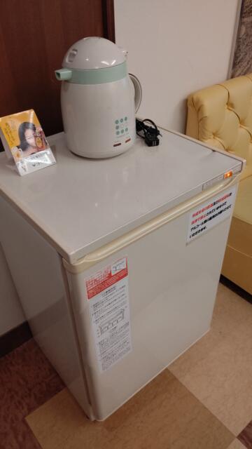 インパル21(小山市/ラブホテル)の写真『401号室、電気ポット、有料冷蔵庫』by Sparkle