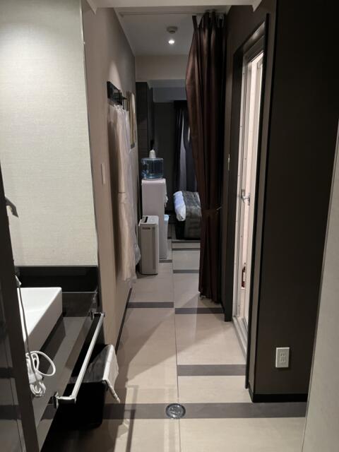 HOTEL TSUBAKI 錦糸町(墨田区/ラブホテル)の写真『402号室 玄関から室内方向』by Infield fly