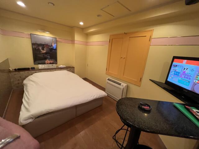HOTEL セリーズ(江戸川区/ラブホテル)の写真『402号室 ベッドルーム』by Infield fly