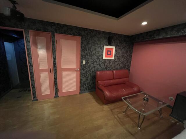 HOTEL セリーズ(江戸川区/ラブホテル)の写真『201号室 応接セット』by Infield fly