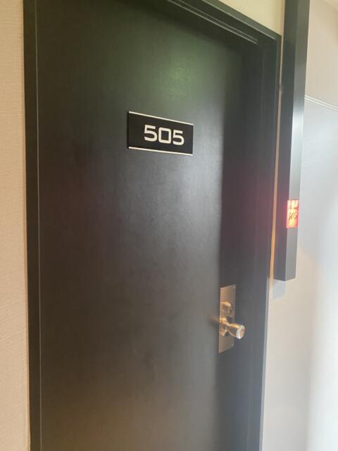池袋グランドホテル(豊島区/ラブホテル)の写真『505号室　玄関ドア』by たんげ8008