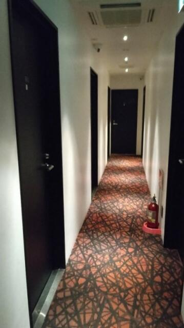 HOTEL UNO(ウノ)(川口市/ラブホテル)の写真『５Ｆ廊下』by _Yama