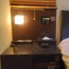 HOTEL UNO(ウノ)(川口市/ラブホテル)の写真『502号室 ベッドサイドテーブル』by _Yama