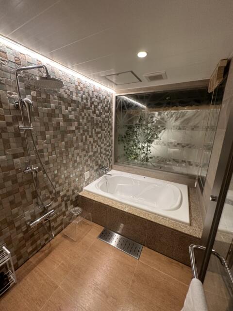 HOTEL P’s resort(豊島区/ラブホテル)の写真『703号室の浴室』by miffy.GTI