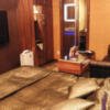 HOTEL SARA 錦糸町(墨田区/ラブホテル)の写真『201号室 ベッド周辺（２）』by 午前３時のティッシュタイム