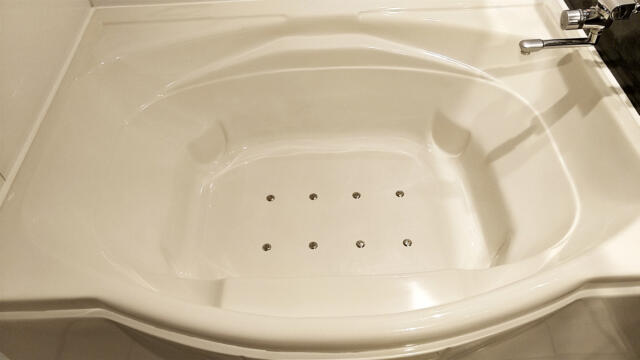 HOTEL SARA 錦糸町(墨田区/ラブホテル)の写真『201号室 バスルーム浴槽』by 午前３時のティッシュタイム