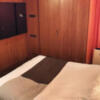 ホテル クレスト　錦糸町(墨田区/ラブホテル)の写真『407号室 ベッド周辺（３）』by 午前３時のティッシュタイム