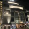 Aria LUXURY HOTEL(アリア　ラグジュアリー　ホテル)(福岡市博多区/ラブホテル)の写真『夜の外観』by hireidenton