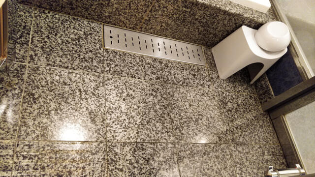 HOTEL RAY FIELD(墨田区/ラブホテル)の写真『403号室 バスルーム洗い場（１）』by 午前３時のティッシュタイム