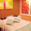 HOTEL SARA 錦糸町(墨田区/ラブホテル)の写真『207号室 ベッド周辺（４）』by 午前３時のティッシュタイム