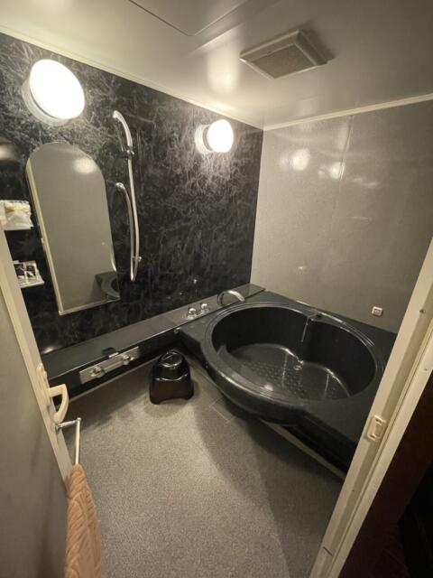 BaliAn RESORT(バリアンリゾート)新宿(新宿区/ラブホテル)の写真『308号室　浴室　高級ソープのような広さです』by ぴろりん