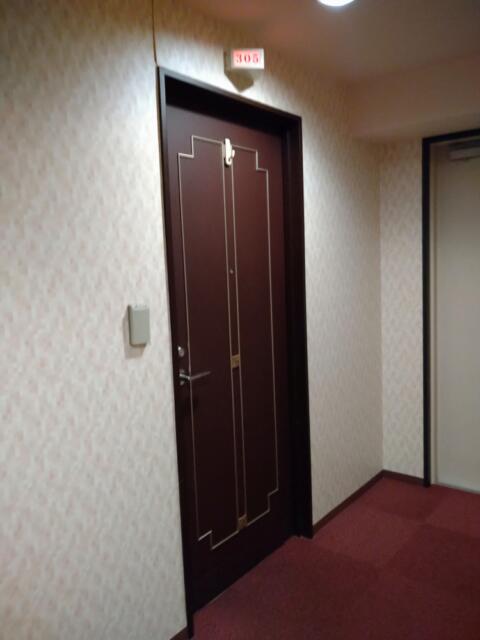 ホテル パルティノン(川崎市川崎区/ラブホテル)の写真『305号室 部屋前』by なめろう