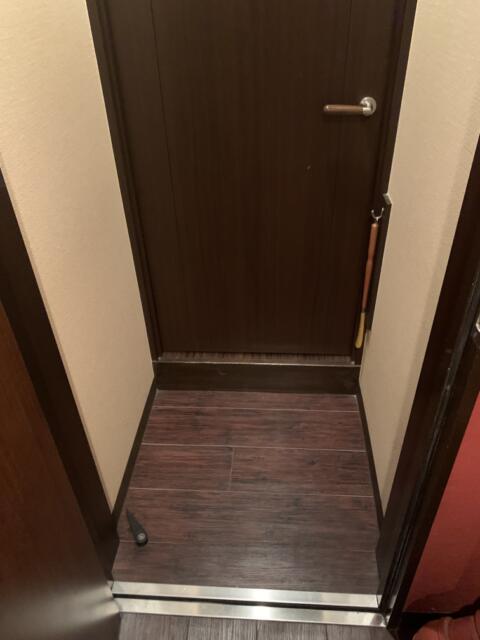 ホテル ピュア・アジアン(墨田区/ラブホテル)の写真『604号室　玄関』by 東京都