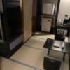 HOTEL  YAYAYA弐番館(台東区/ラブホテル)の写真『202号室　机　左の棚には小さいテレビがありました。』by ワーカー