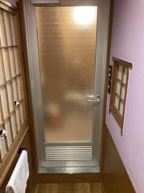 HOTEL  YAYAYA弐番館(台東区/ラブホテル)の写真『202号室　浴室　段差に注意』by ワーカー