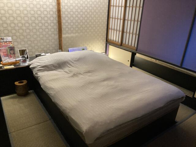 HOTEL  YAYAYA弐番館(台東区/ラブホテル)の写真『202号室　ベッド』by ワーカー