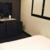 HOTEL K Omiya(さいたま市大宮区/ラブホテル)の写真『210号室 ベッド周辺（３）』by 午前３時のティッシュタイム