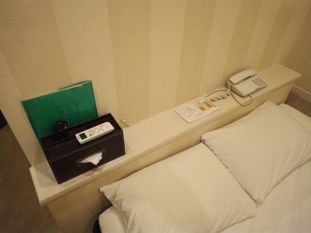Hotel totolo（トトロ）(豊島区/ラブホテル)の写真『203号室　ベッドヘッド』by タンスにゴンゴン