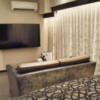 HOTEL GRANSKY（グランスカイ）(墨田区/ラブホテル)の写真『305号室 ベッド周辺（３）』by 午前３時のティッシュタイム